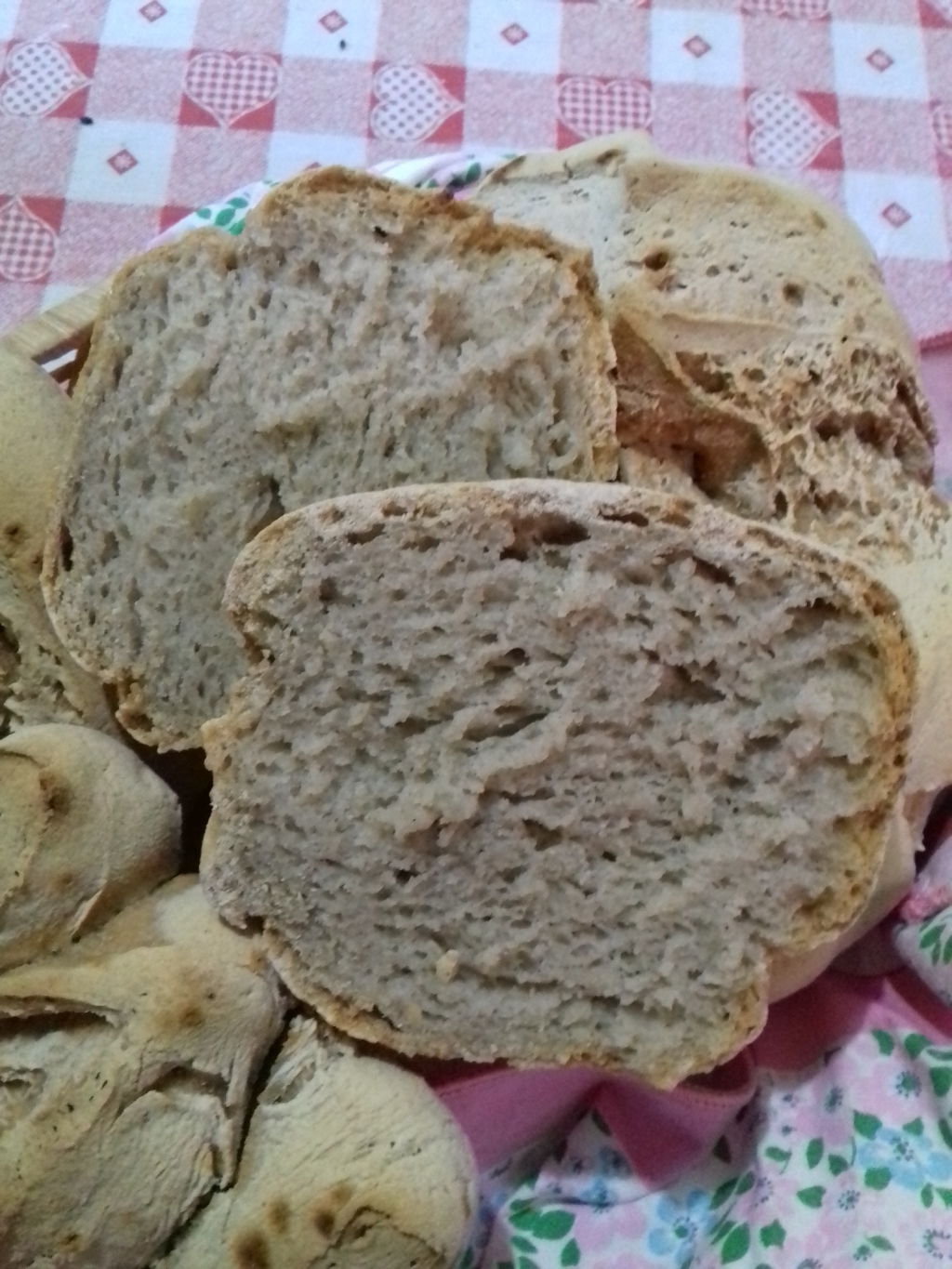 Pane con farine integrali senza glutine